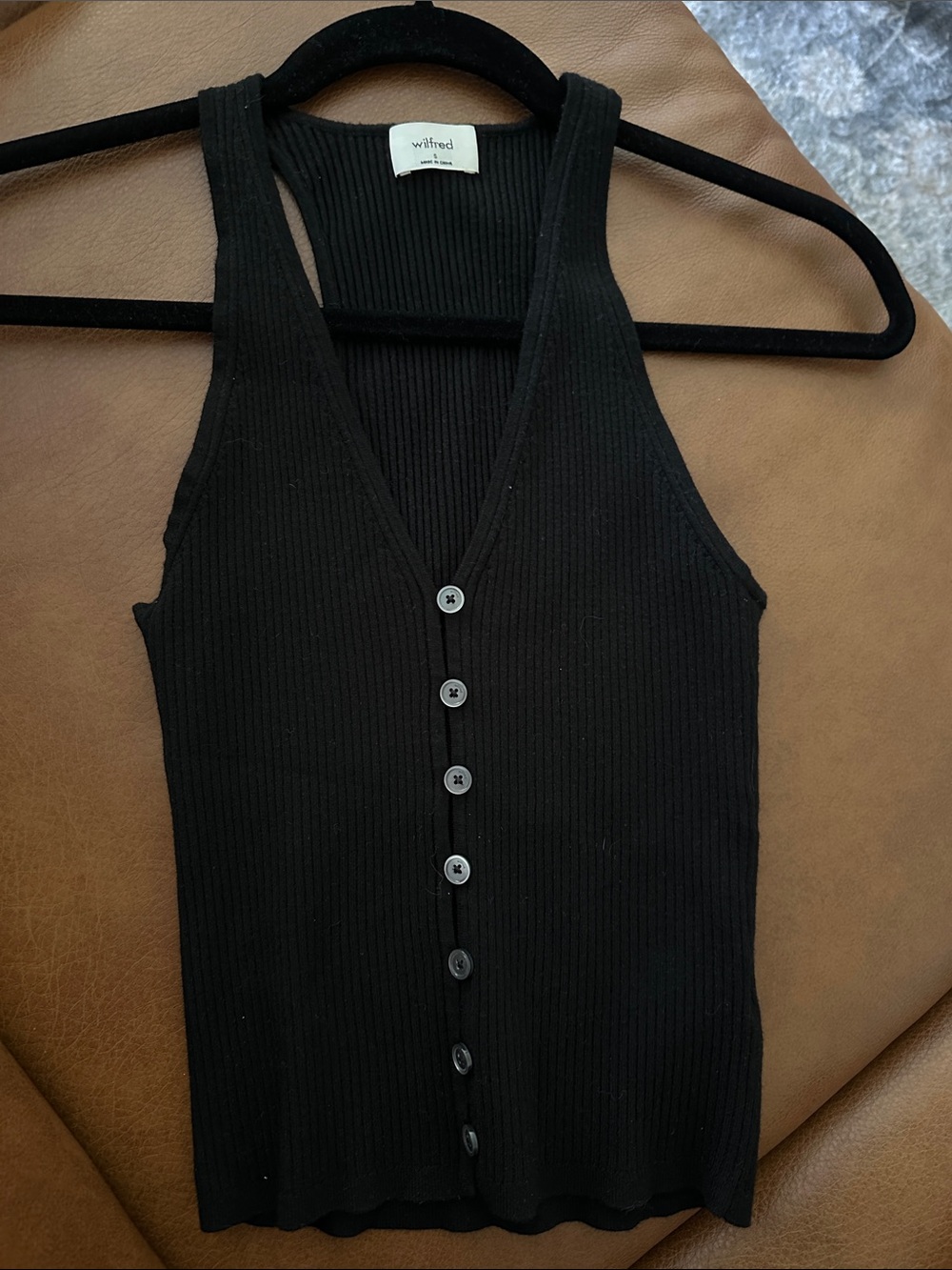 Aritzia Wilfred Black Ribbed V-Neck Button-Front Tank